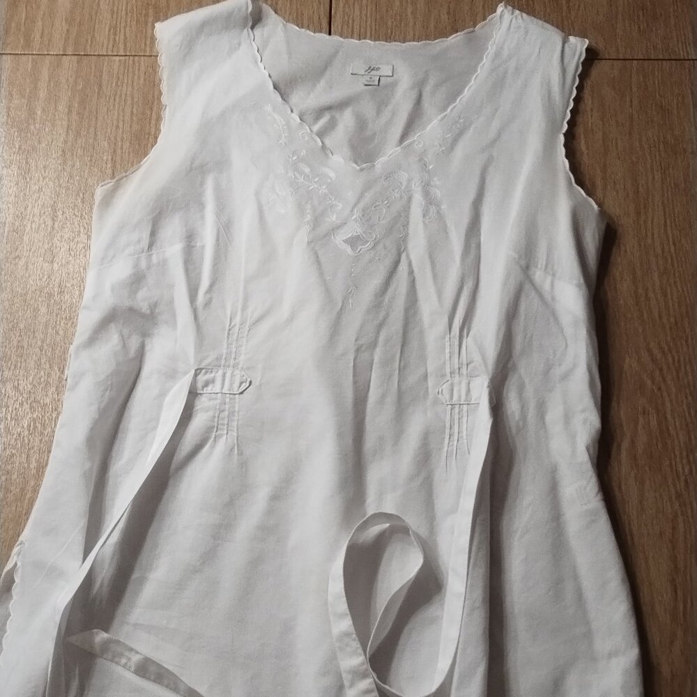 J. Jill White Sleeveless Tunic with Embroidered V-Neck 100% cotton